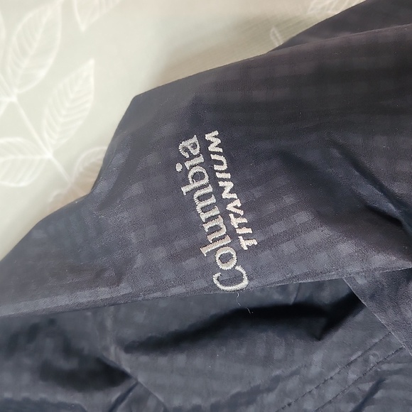 Columbia Sportswear Hooded Jacket - Picture 5 of 12